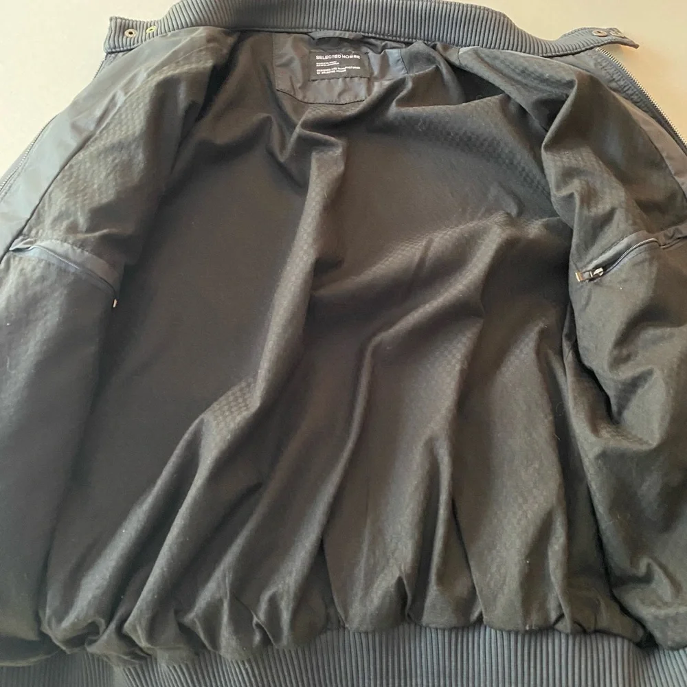 Selected windbreakers - Picture 4 of 4